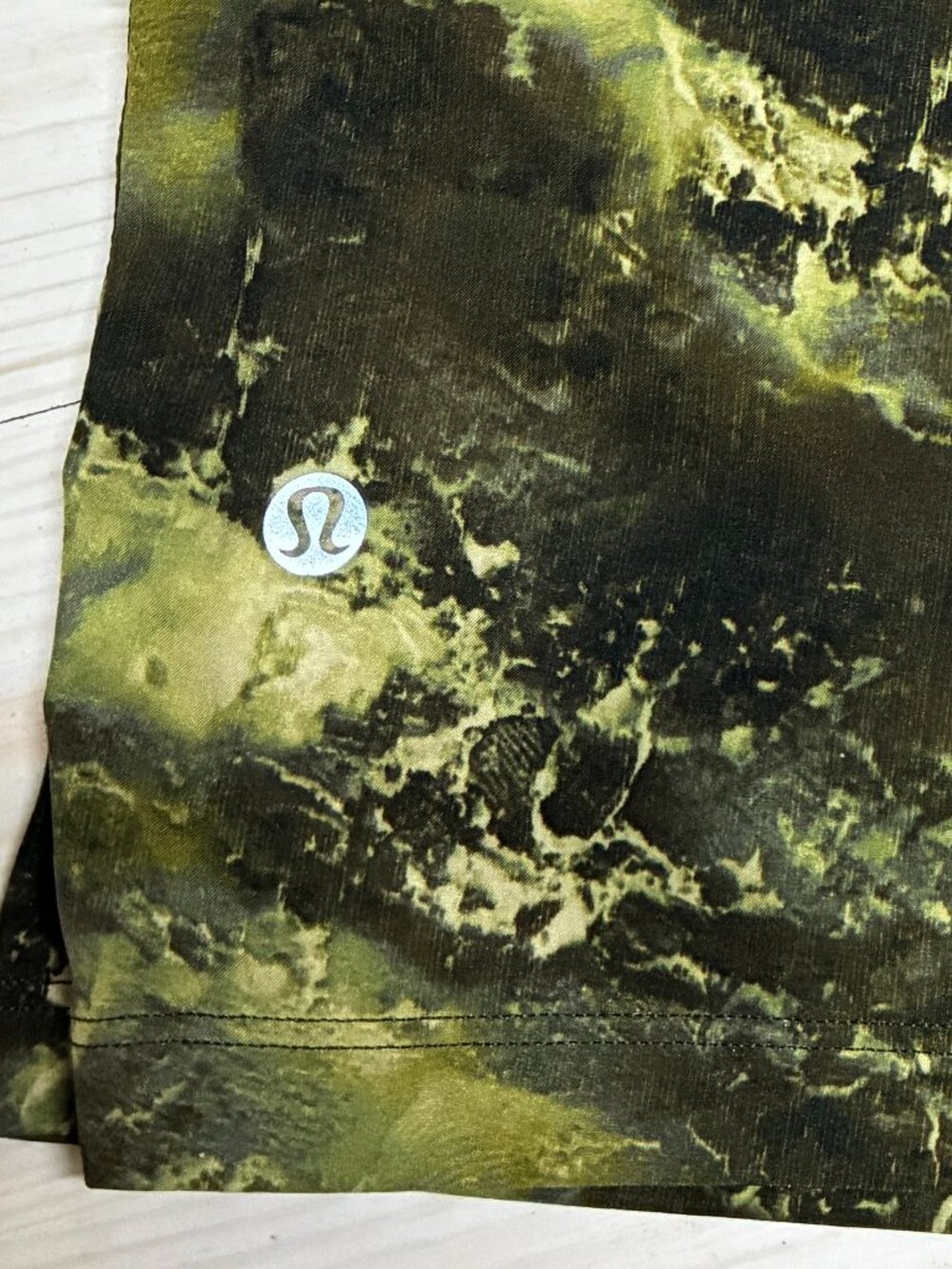 Lululemon Men's T.H.E. Linerless Short 7" in High Dive Auric Gold Multi Medium - Picture 4 of 6